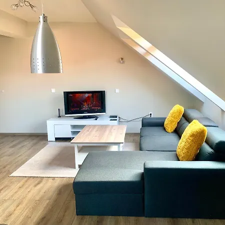 ,,адела”-апартамент за гости *